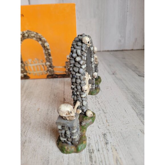Dept 56 4054260 NEW boneyard gate Halloween village‎ accessory skull